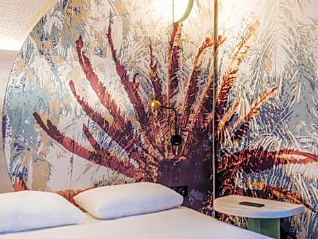 Standard Room with one double bed and one single bed
