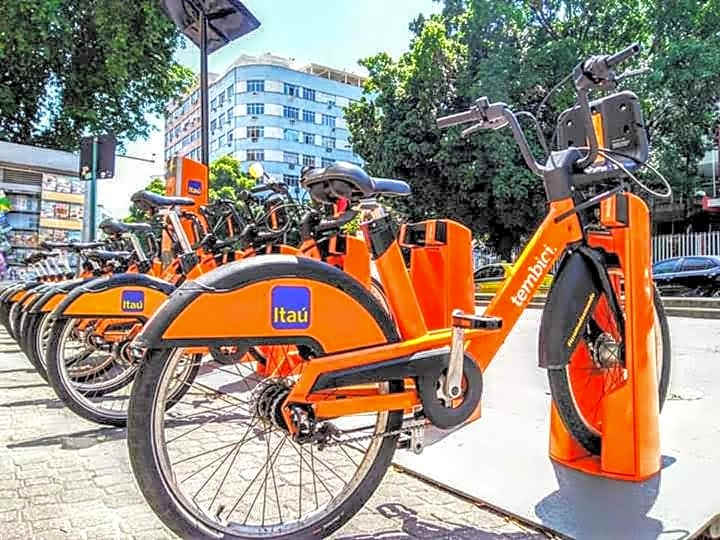 Copacabana 3 quartos ar cond a 2 qds da praia