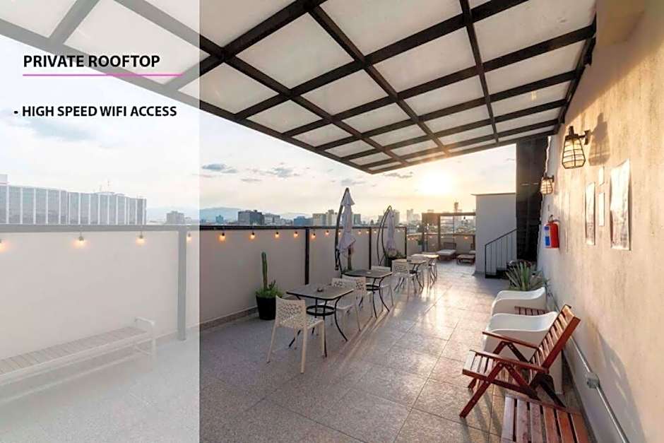 306 Zocalo Cathedral 2Bdrm 2bath apt AC Rooftop