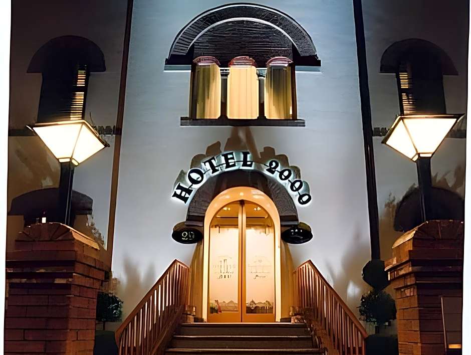 Hotel 2000