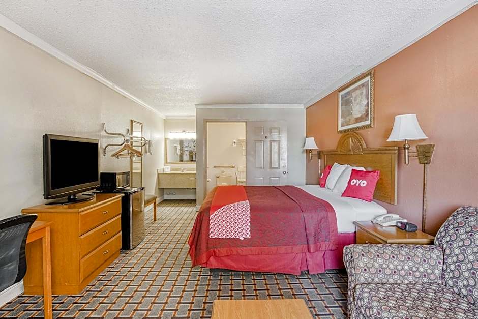 OYO Hotel Pineville LA Hwy 165