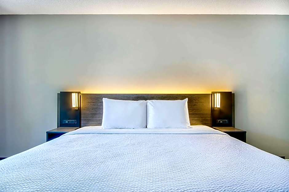 Motel 6 Jeffersonville, IN