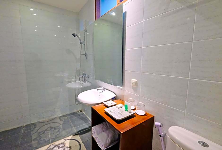 The Nalaya Hotel & Resto