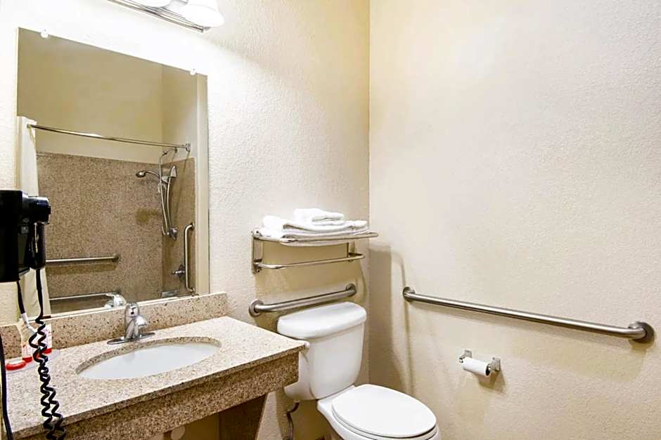 OYO Townhouse Clute Lake Jackson