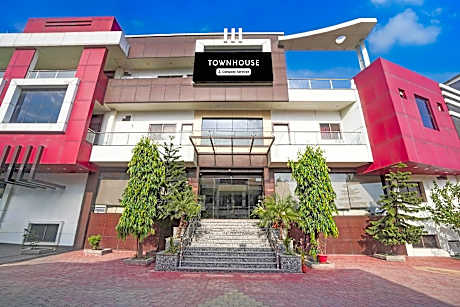 Super Townhouse Lalghati Near Airport