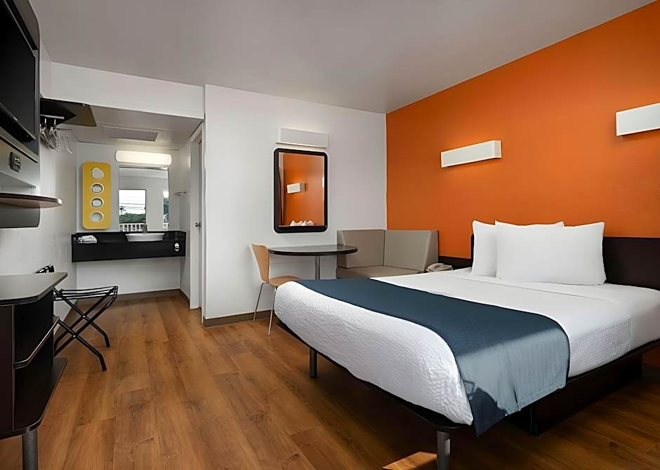 Motel 6-Carpinteria, CA - Santa Barbara - North