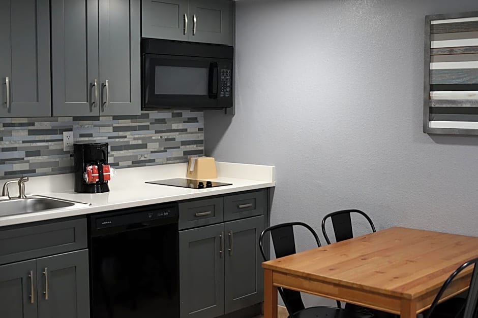 Celebration Suites At Old Town