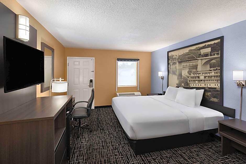 Super 8 by Wyndham Paducah I-24 Exit 4