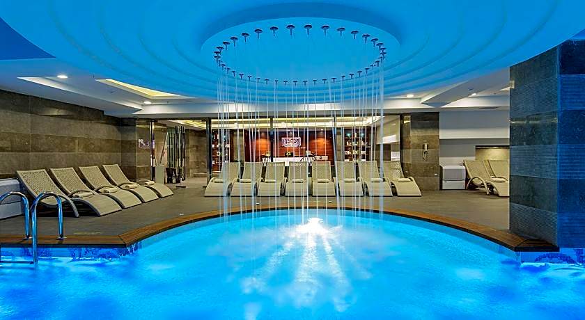 DoubleTree By Hilton Kusadasi