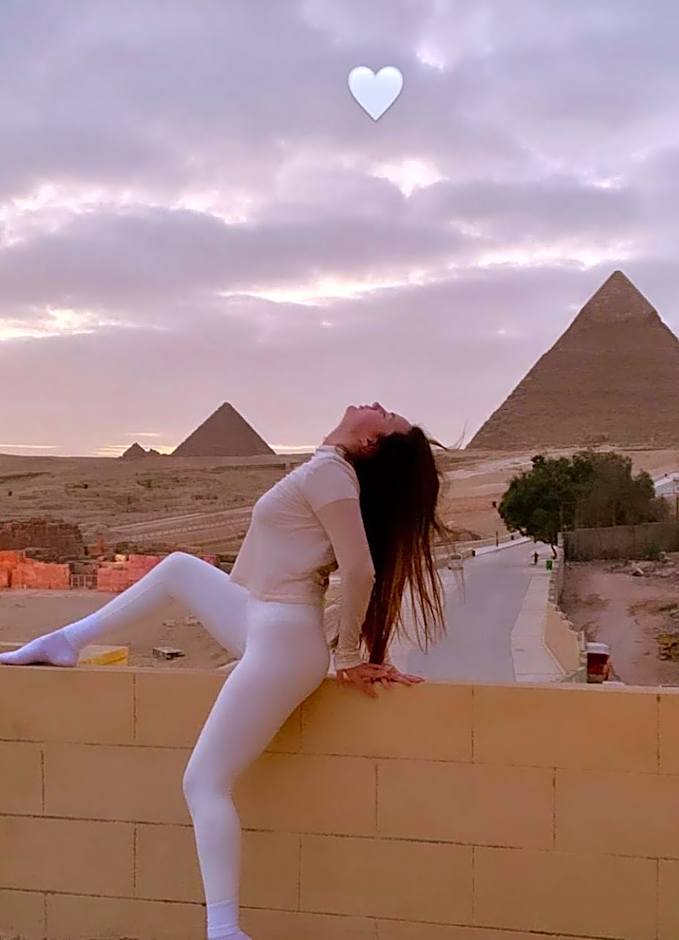 The Gate Hotel Front Pyramids & Sphinx View