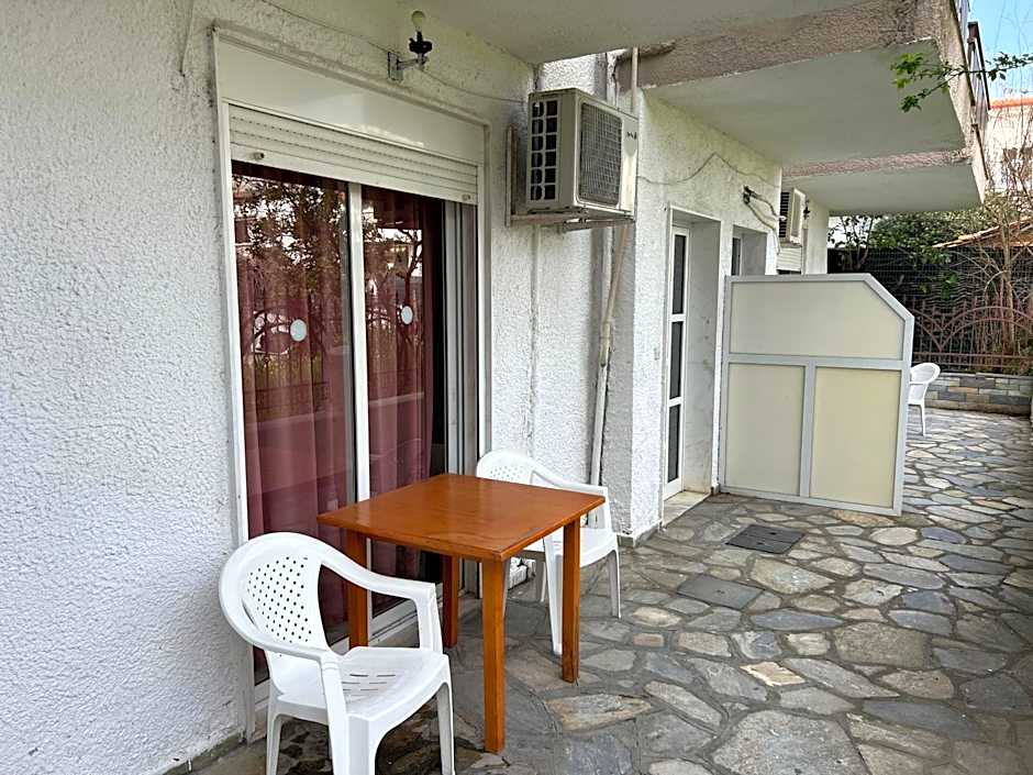PELEKAN rooms and apartments athina 11
