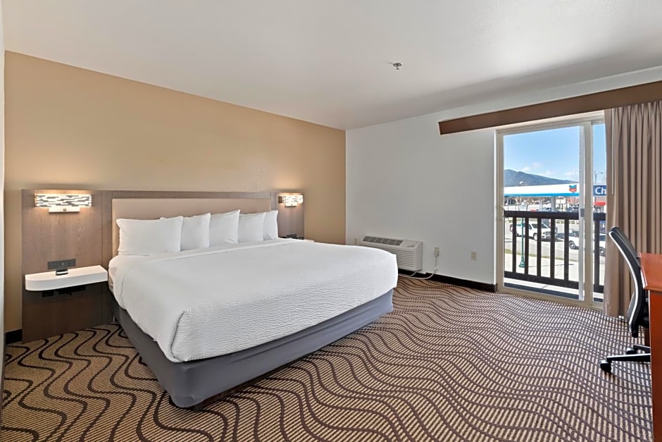 Cedar Street Hotel & Suites