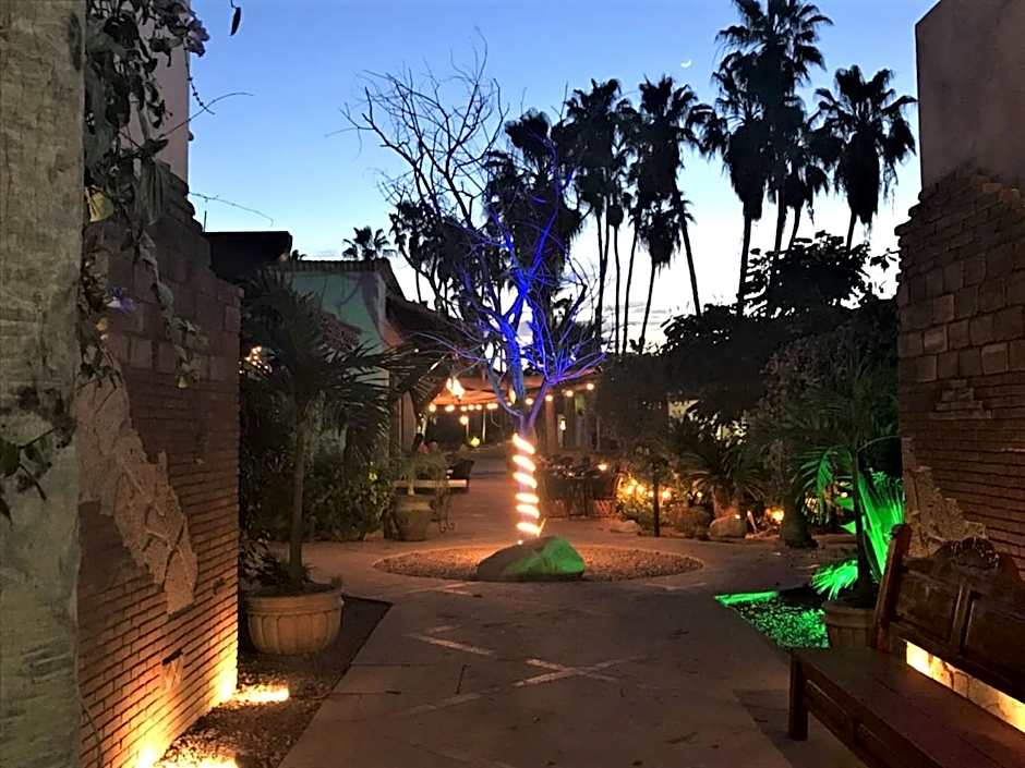 El Encanto Inn & Suites