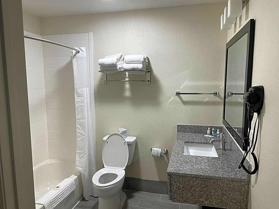 Quality Inn & Suites Spring Lake - Fayetteville near Fort Bragg