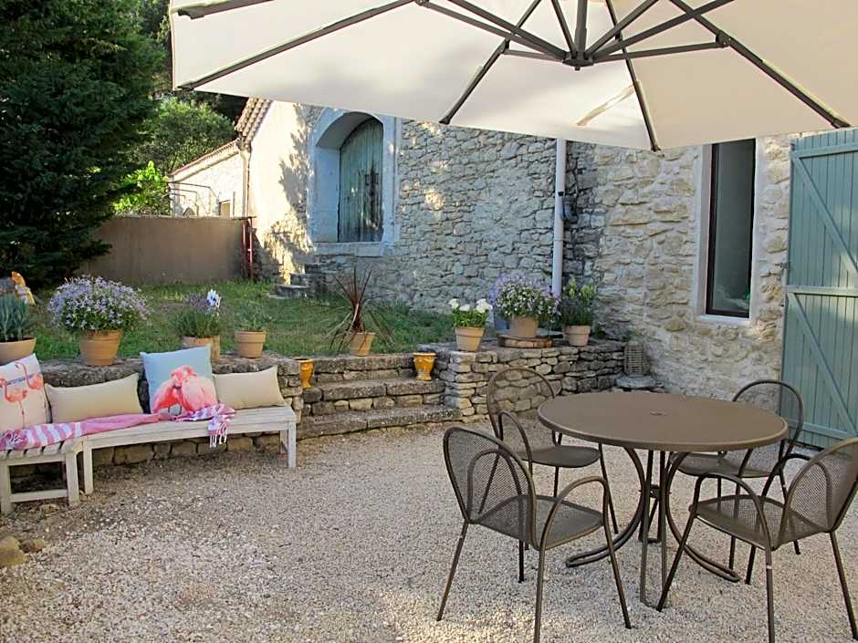 La Cour des sens, domaine d'hôtes- Spa piscine chauffée