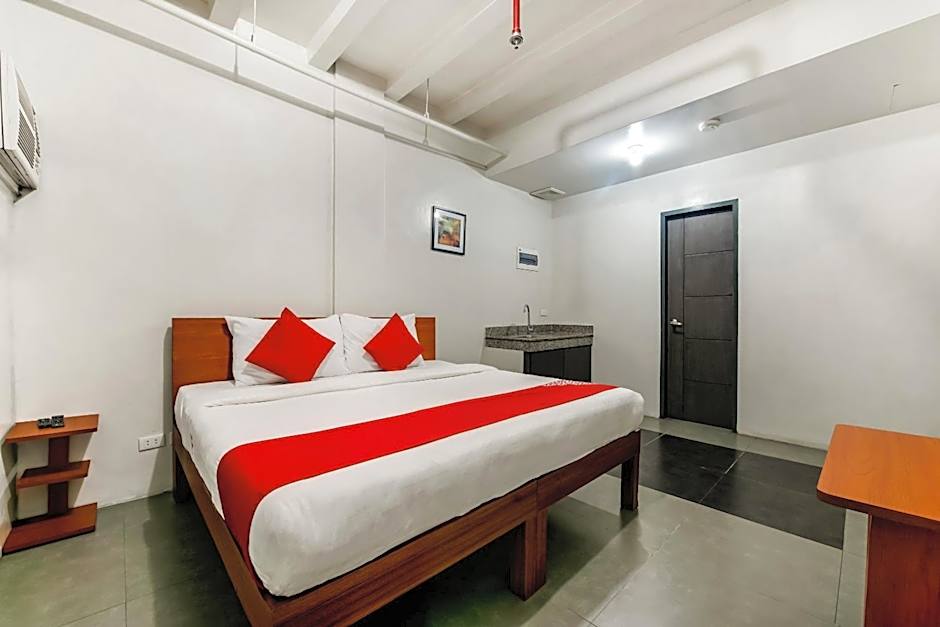 OYO 136 Regal Residences