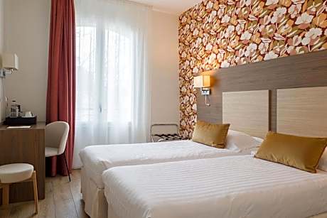 Superior Twin Room with Shower - Non-Smoking