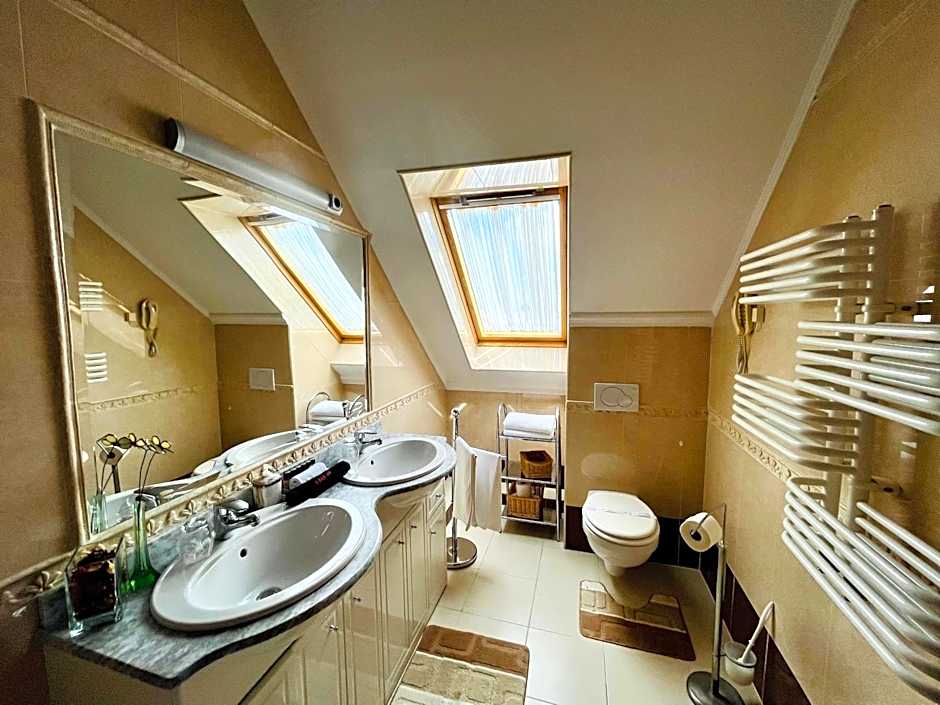 Hotel Korona Wellness, Rendezvény és Borszálloda