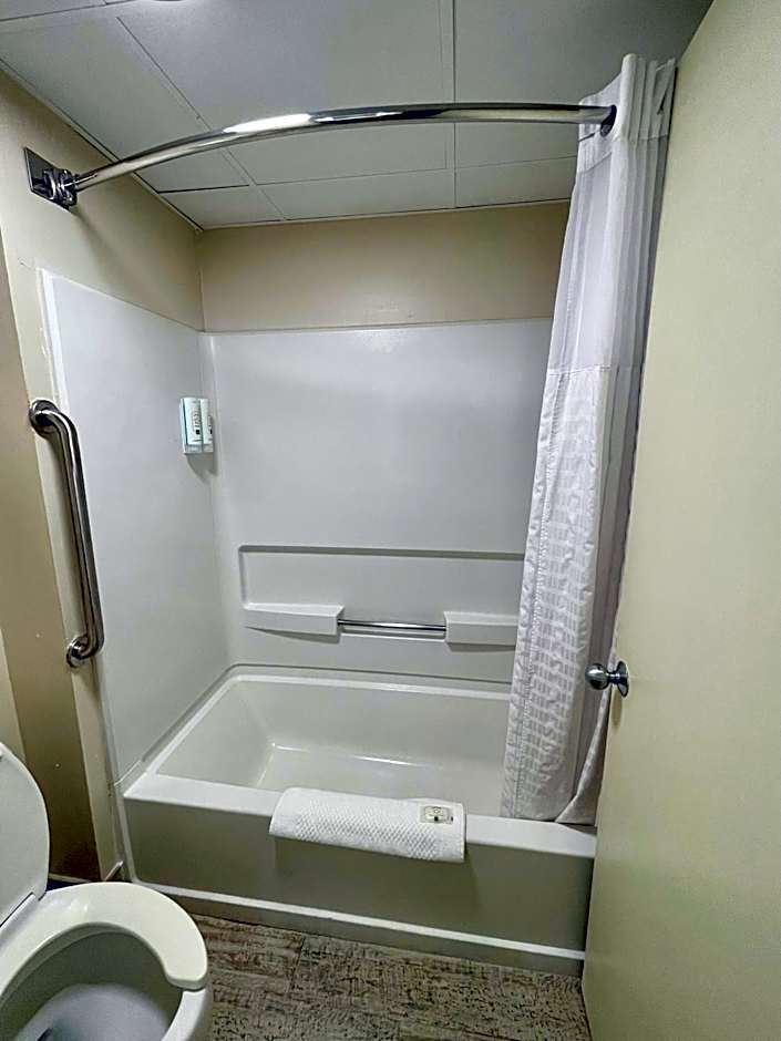 Quality Inn & Suites Clemmons I-40