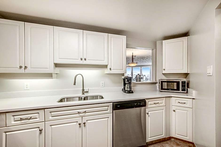 Victoria Regent Waterfront Hotel & Suites