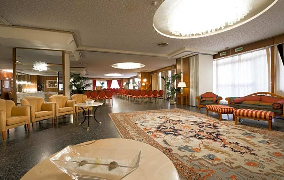 Royal Palace Hotel