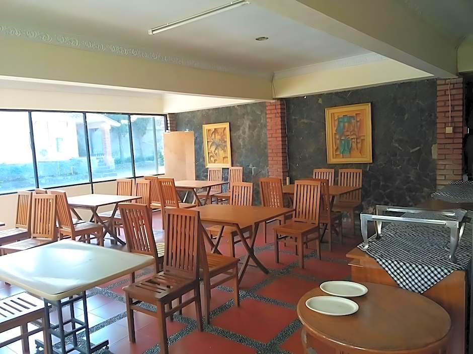 RedDoorz Plus @ Otista Garut