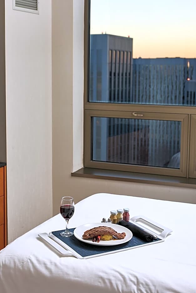 Renaissance Chicago O'Hare Suites Hotel