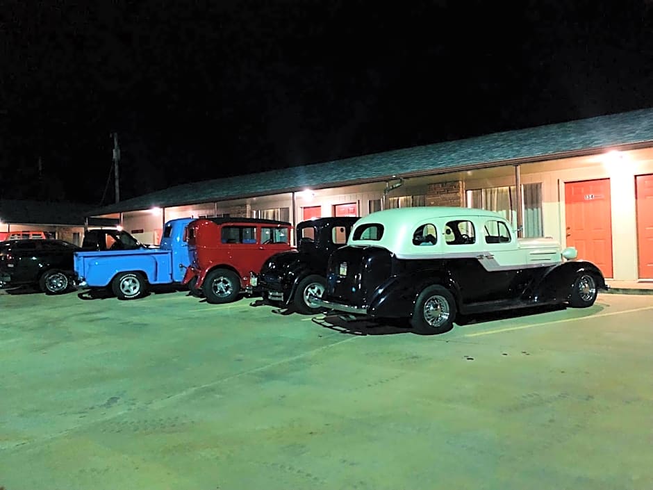 Ozark Inn & Suites