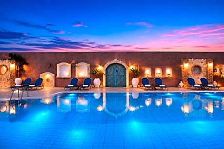 Golden Bay Apartments-Garden Haven