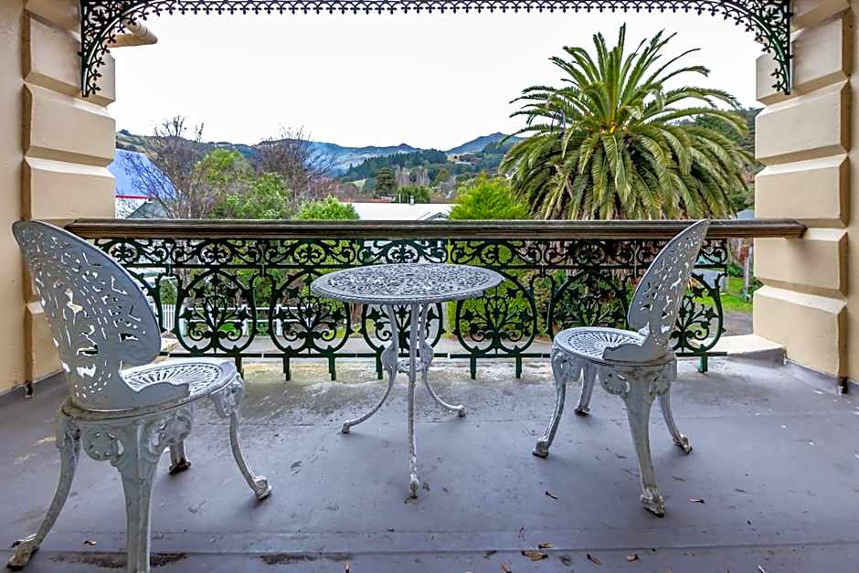 The Grand Hotel & Bar - Akaroa