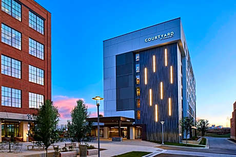 Courtyard by Marriott Baltimore Downtown/McHenry Row