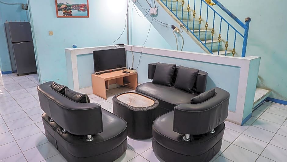 Vaccinated Staff - OYO 2088 Grha Blue Sky Syariah