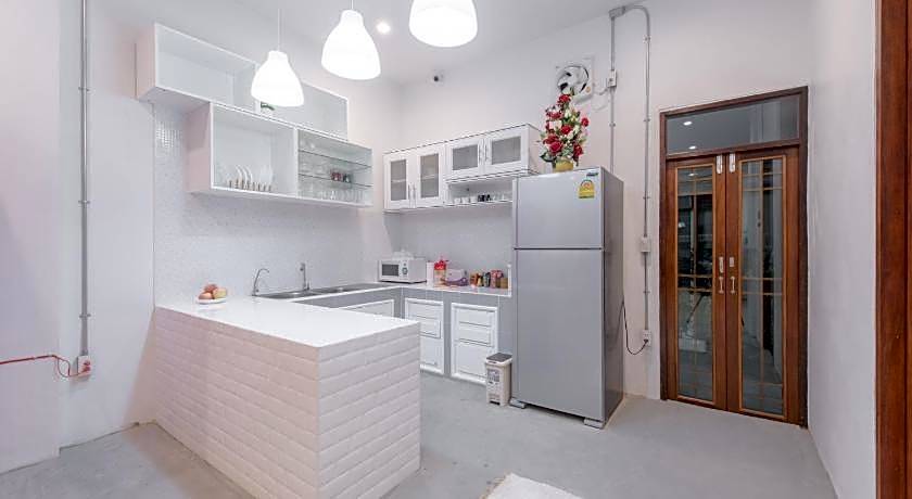 Tiny Taladnoi Hostel