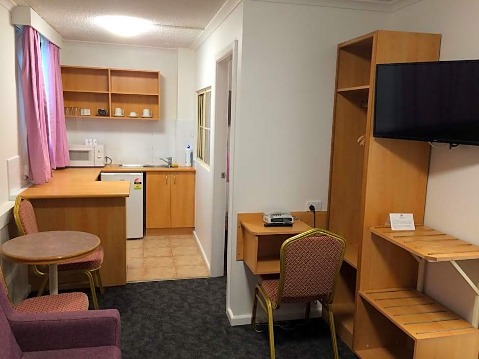 Edgecliff Lodge Motel