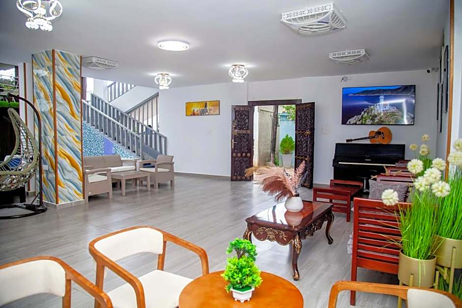 Golden Hotel