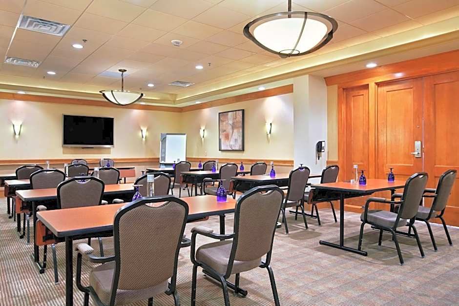 Hilton Suites Chicago Oak Brook