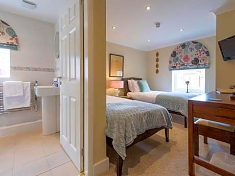 Twin Room with Shower