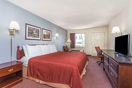 1 King Bed, Mobility Accessible Room, Non-Smoking