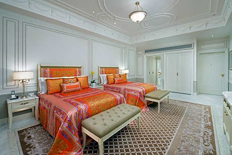 Deluxe Versace Queen (Garden View)