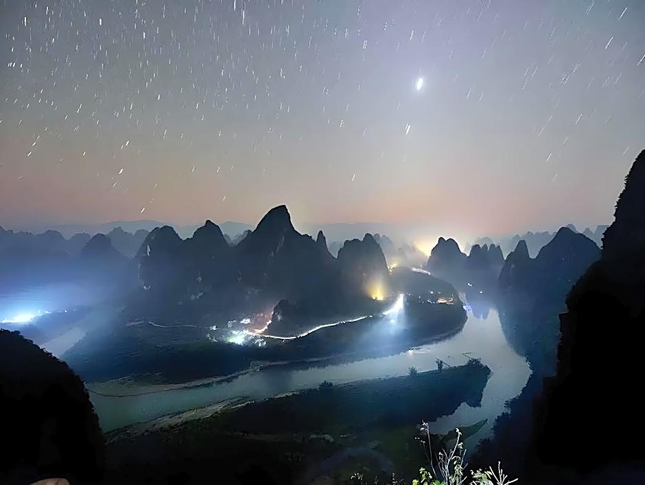 Yellow Cloth Reflection Inn