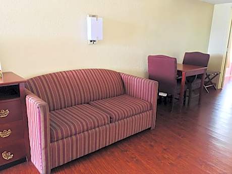 Suite with Two King Beds and Sofa Bed with Jacuzzi - Non-Smoking