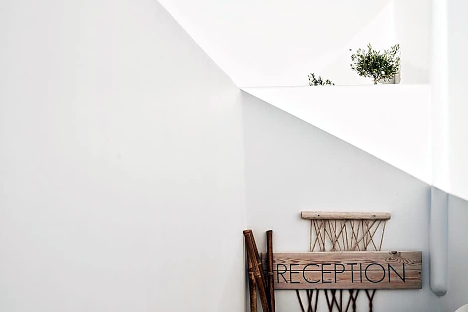 Volcano Luxury Suites Milos - Adults Only