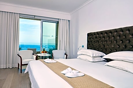 Double or Twin Room Sea View