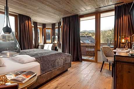 Suite with Lake View