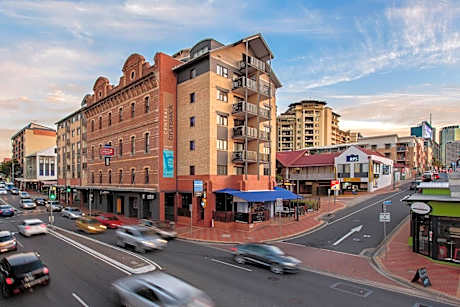 Central Brunswick Apartment Hotel