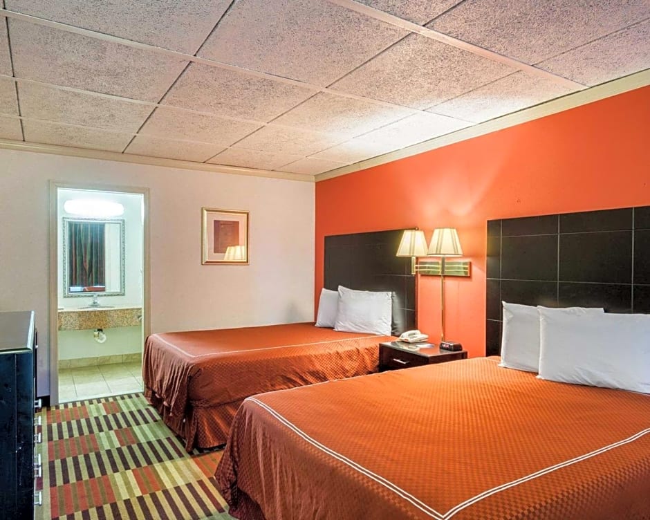 Rodeway Inn University