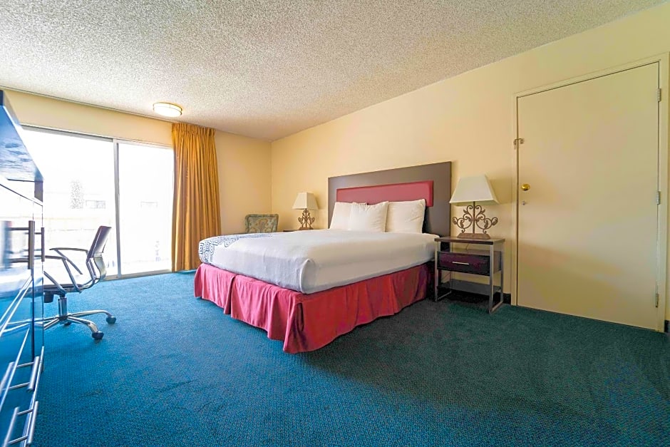 Royal Plaza Inn