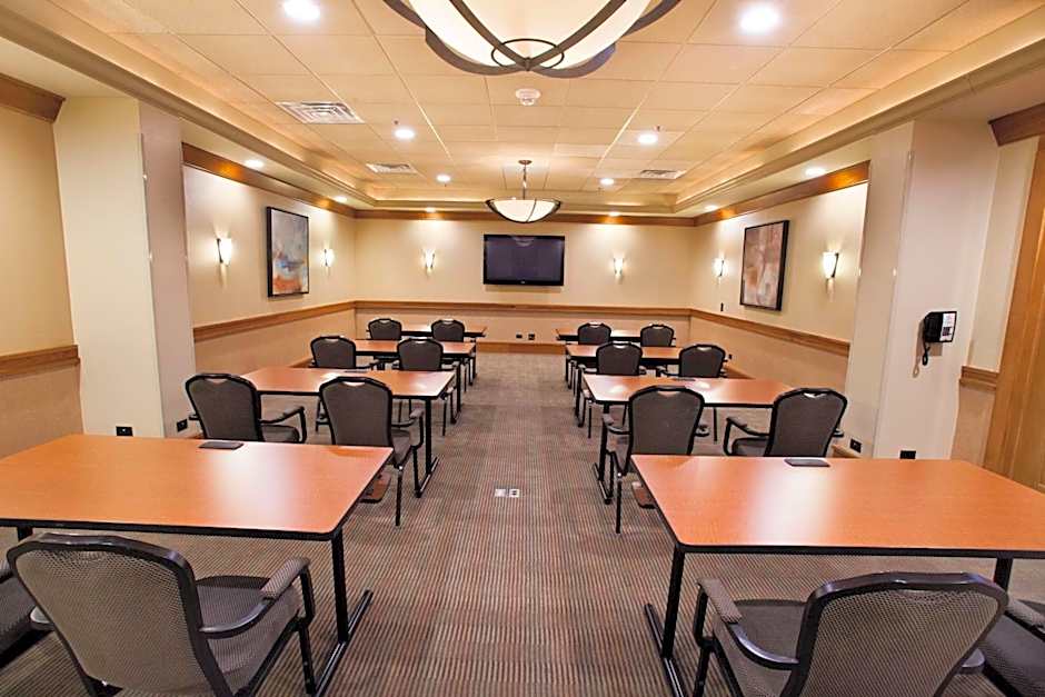 Hilton Suites Chicago Oak Brook