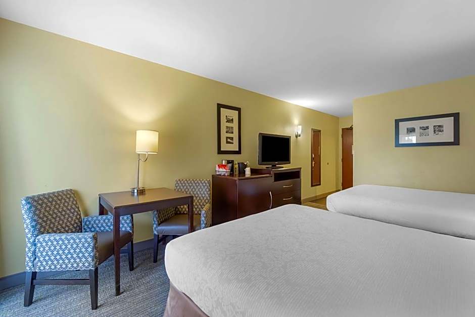 Best Western Plus Plaza By The Green
