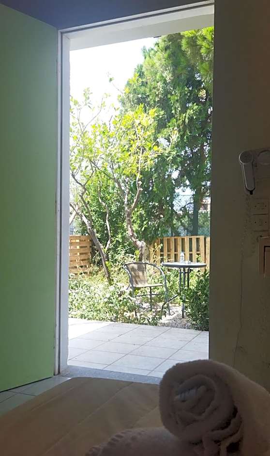 CLEO ROOM WITH PATIO 250m FROM THE BEACH